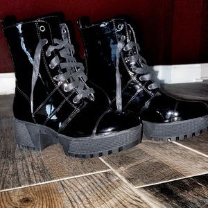 Wild Diva brand new dock style boots